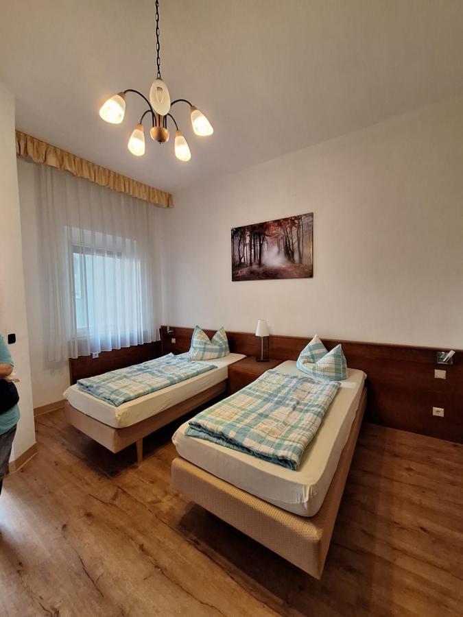 Gaststaette Und Pension Zur Schiene Merseburg Esterno foto
