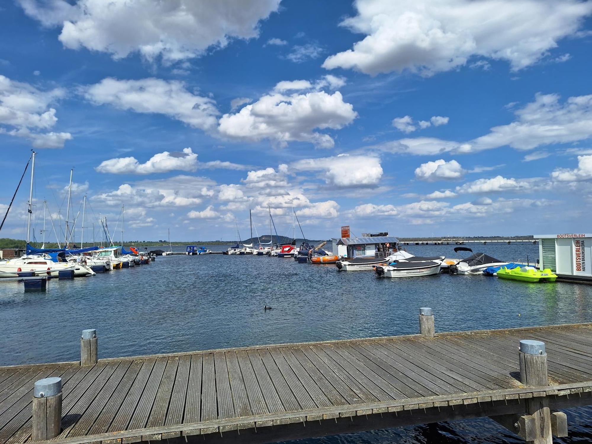 Gaststaette Und Pension Zur Schiene Merseburg Esterno foto