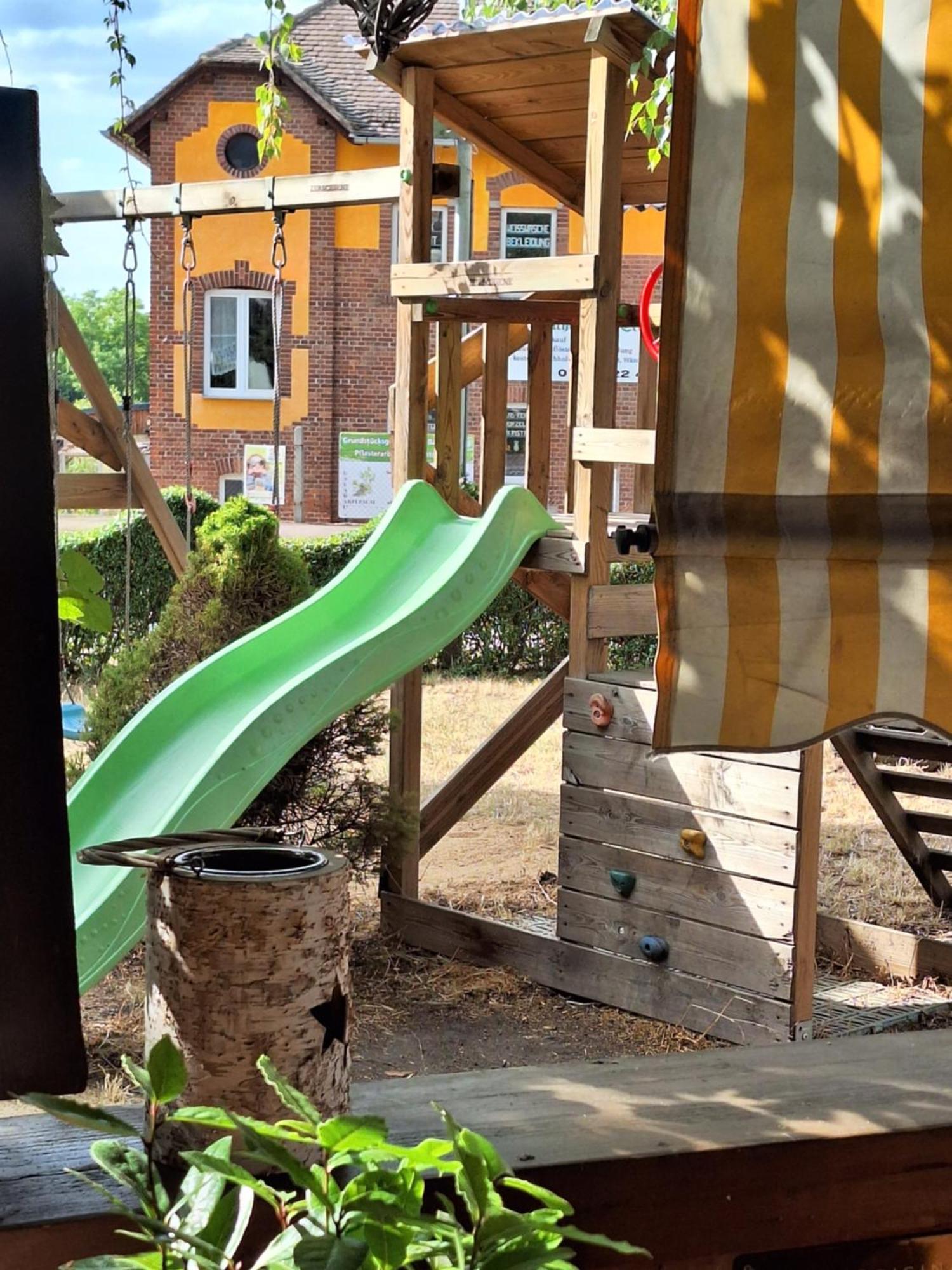 Gaststaette Und Pension Zur Schiene Merseburg Esterno foto