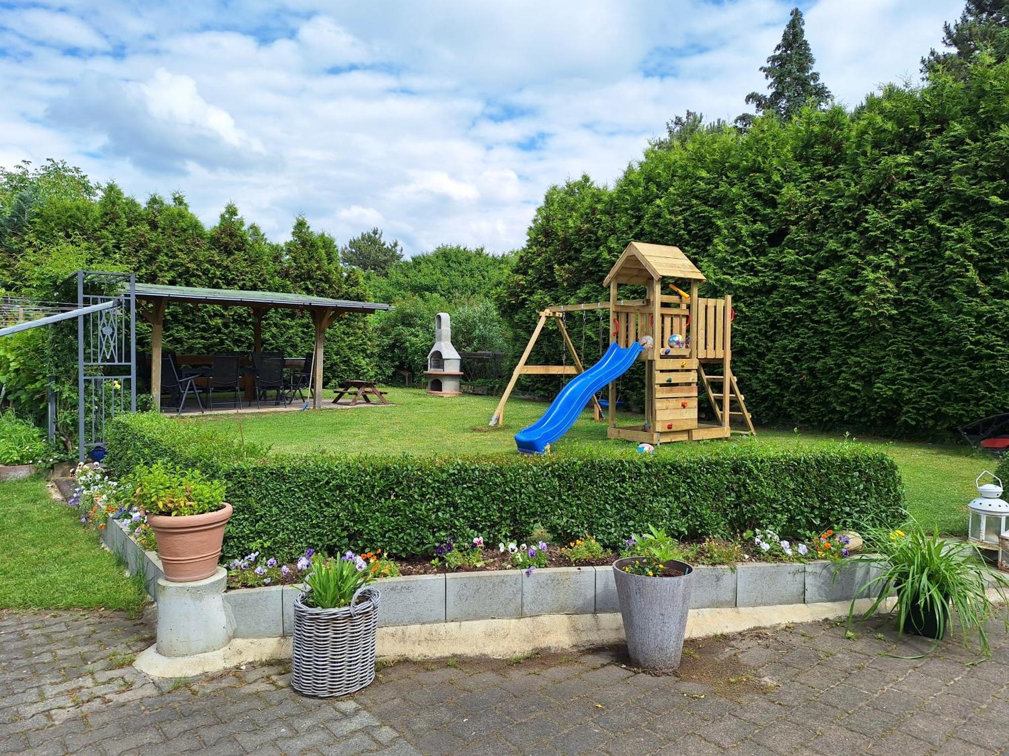 Gaststaette Und Pension Zur Schiene Merseburg Esterno foto