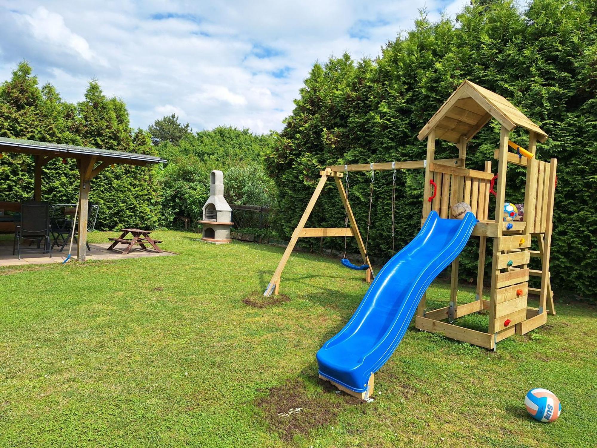Gaststaette Und Pension Zur Schiene Merseburg Esterno foto